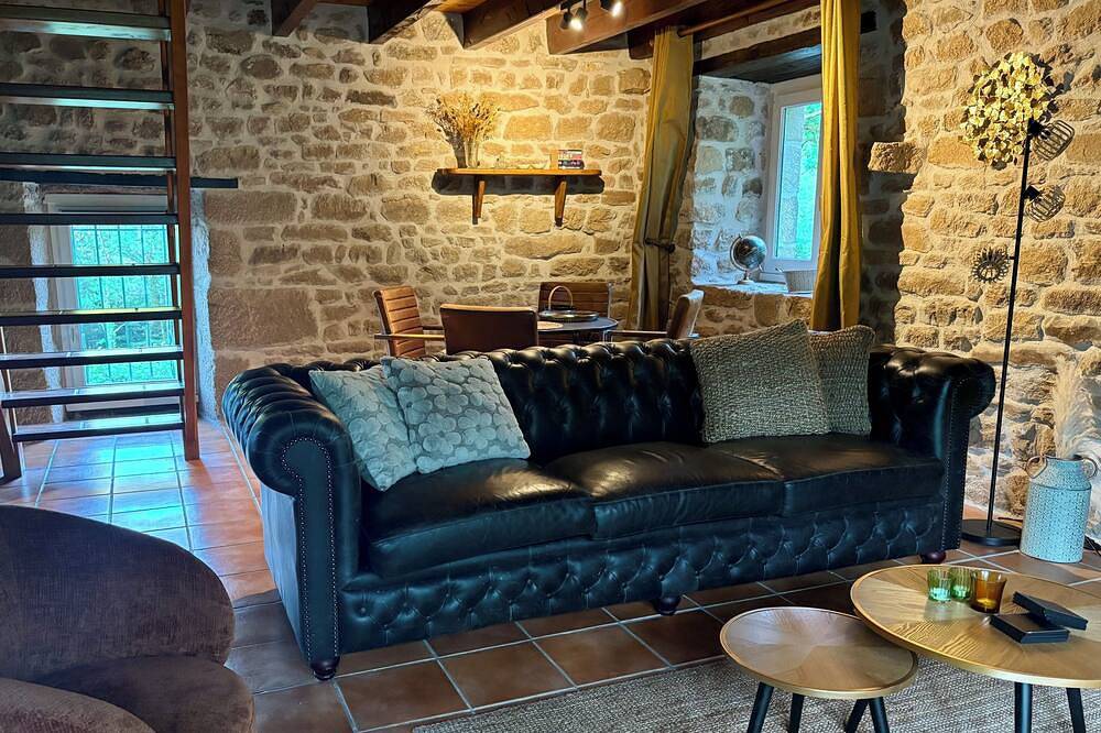 Le Gîte de Couturas – Jardin clôturé et piscine partagée en Corrèze in Saint-Hilaire-les-Courbes, Région de Tulle