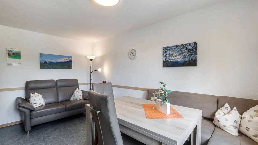 Ferienwohnung für 5 Personen, mit Balkon und Garten in Bödefeld