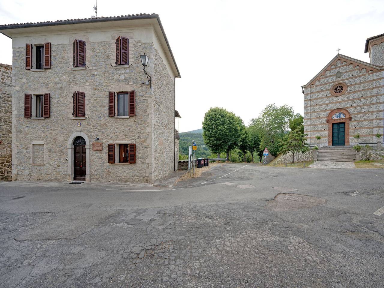 Mansion in Prodo near Lake Bolsena in Orvieto, Terni Province