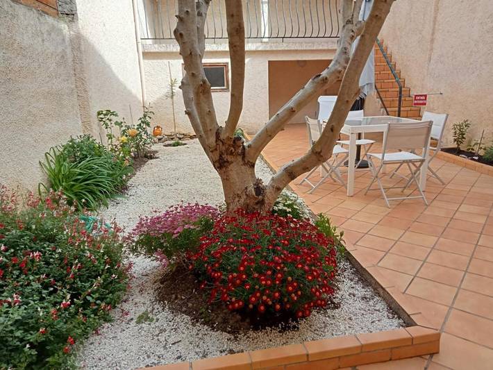 Location de vacances pour 6 personnes, avec jardin à Villegailhenc