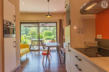 Gîte pour 4 personnes, avec jardin ainsi que piscine et terrasse à Yenne