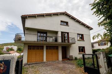 Cottage pour 18 personnes, avec jacuzzi et jardin à Romagnat