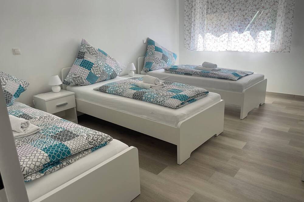 Ferienhaus Holunder - 7 Min. zu Fuß zum Badesee Waldsee Rieden in Rieden (Eifel), Osteifel