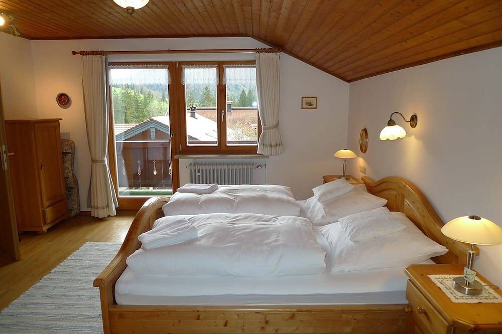 New apartment 40m², shower/toilet, quiet location, hiking trails from the house in Weissbach an der Alpenstrasse, Schneizlreuth