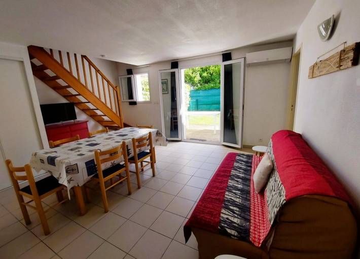 Gîte pour 6 personnes, avec piscine ainsi que terrasse et jardin à Le Château-d'Oléron - 4