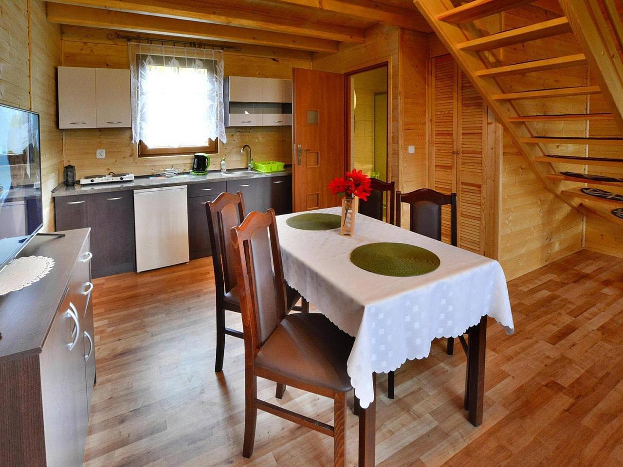 Komfortable Ferienhäuser mit Terrassen, Sommerpool in Powiat Sławieński