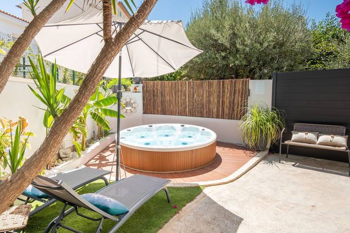Location de vacances pour 6 personnes, avec Jacuzzi ainsi que Terrasse et Jardin à Bandol