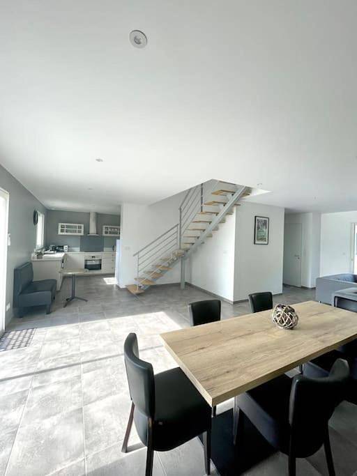 Location de vacances pour 6 personnes, avec Terrasse ainsi que Jardin et Vue à Pomerol
