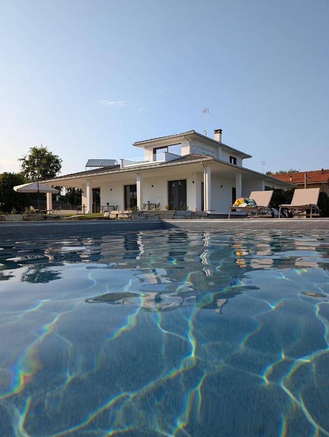 Chambre d’hôte pour 2 personnes, avec vue ainsi que terrasse et piscine