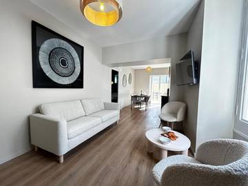 Gîte pour 4 personnes, avec terrasse et jacuzzi à Épernay