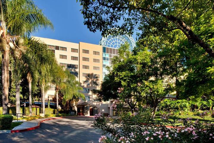 Sheraton Fairplex Suites & Conference Center in Pomona, Mount Baldy