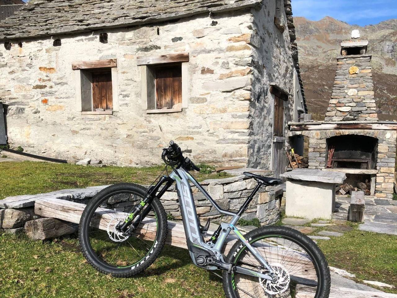 Almhütte "Casi Hütte" mit faszinierender Aussicht in Bosco/Gurin, Tessiner Alpen