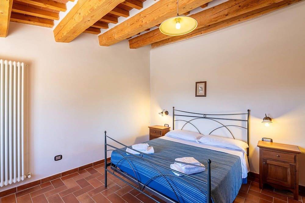 Appartamento intero, Appartamento in una casa di campagna con 2 piscine in Cagli, Valle del Metauro