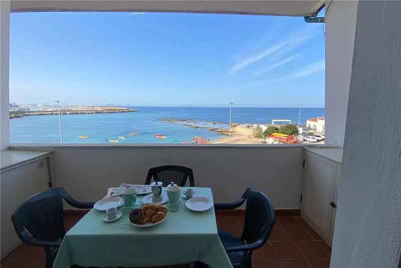 Apartamento vacacional entero, Holiday apartment mit Meerblick  in Porto Torres, Provincia de Sassari