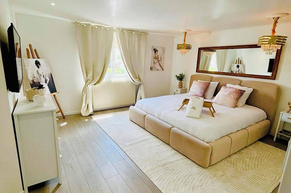 Modern, comfortable 2-bedroom gîte with whirlpool bath & sauna in Feignies, Avesnes-sur-Helpe