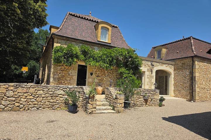 Location de vacances pour 7 personnes, avec Jacuzzi ainsi que Terrasse et Jardin à Couze-et-Saint-Front