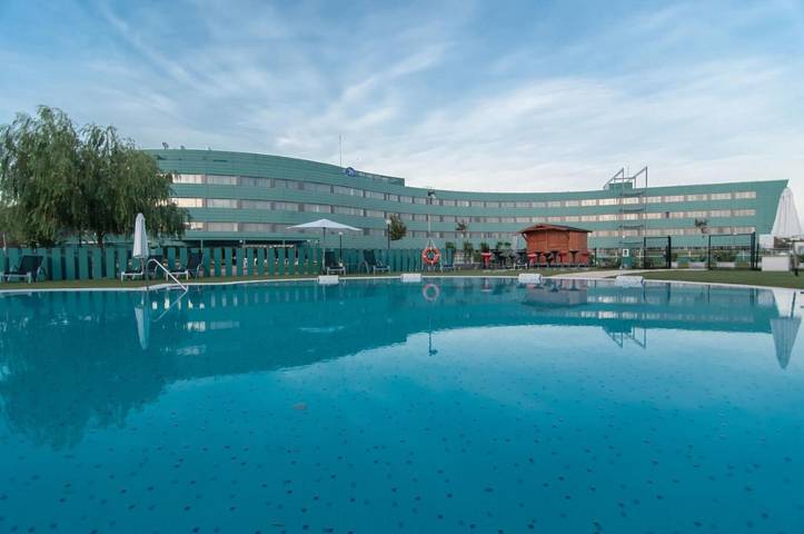 Hôtel pour 3 personnes, avec vue ainsi que jardin et piscine