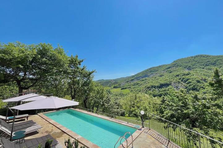Chalet para 7 personas, con piscina además de balcón y jardín - 1