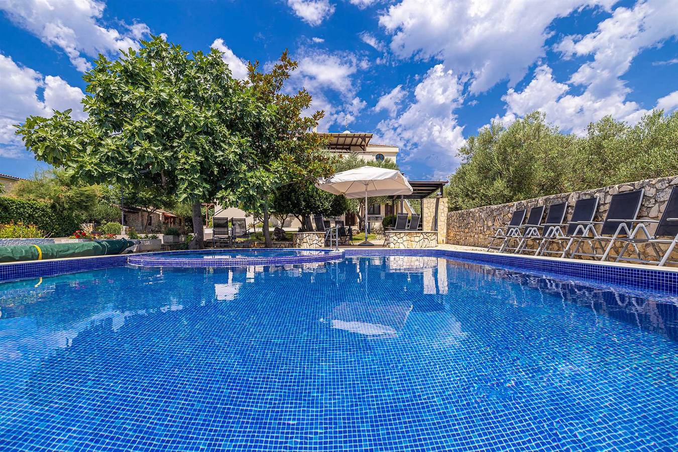 Ganzes Studio, Villa Haya - Studio-Apartment Lavanda mit beheiztem Pool in Linardici, Krk