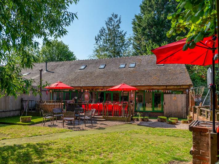 Glamping for 6 people, with garden, with pets in Staffordshire