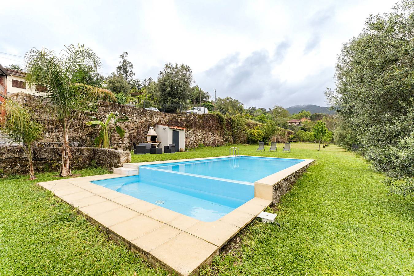 Charming Retreat with Pool in Bouro (Santa Maria), Distretto de Braga