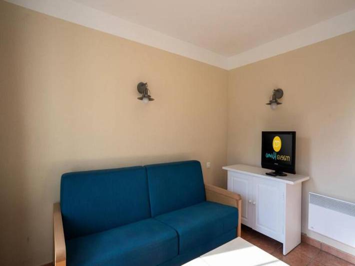 Gîte pour 6 personnes, avec jardin et piscine dans Golf de la Méjanne - 3