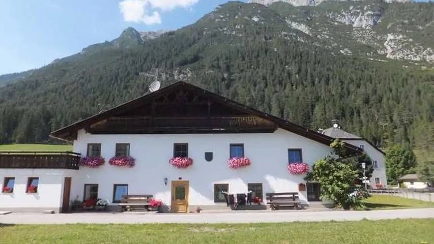 Ferienwohnung für 4 Personen, mit Terrasse und Garten an der Zugspitze (Österreich)