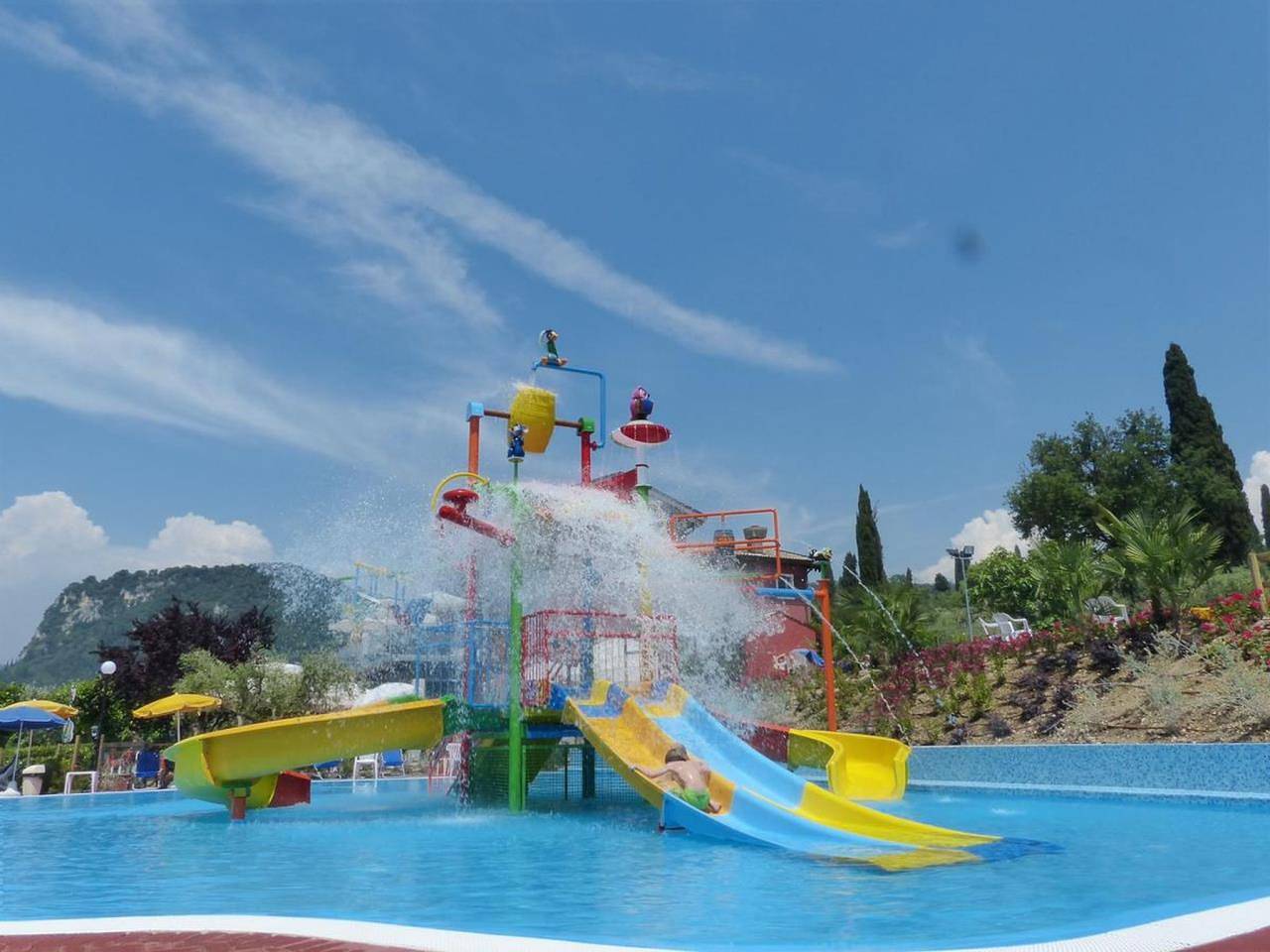 Ferienanlage Serenella Mobilehome Pavone für 8 Personen in Bardolino, Montañas Garda