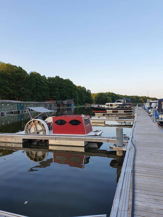 Boot für 2 Personen, mit Terrasse und Ausblick sowie Seeblick an der Müritz - 2