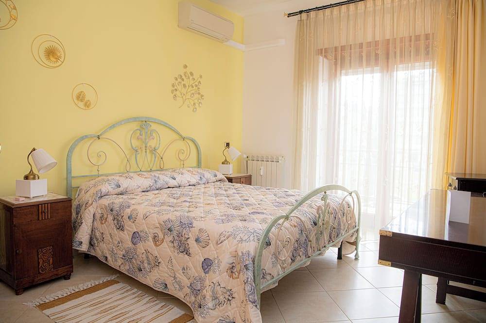 Livia's Dwelling Spacious Original Cozy for Digital Nomads and Families in Ostia, Roma