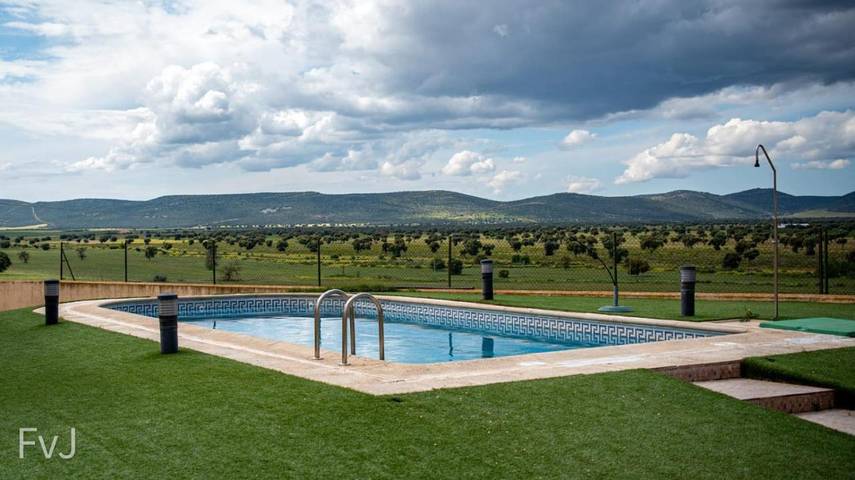 Chalet para 8 personas, con jardín y piscina además de vistas y terraza, Se admiten mascotas en Provincia de Toledo - 3