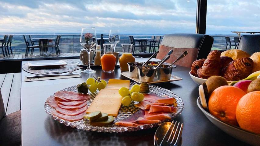 Hôtel pour 4 personnes, avec piscine ainsi que terrasse et vue à Profondeville - 3