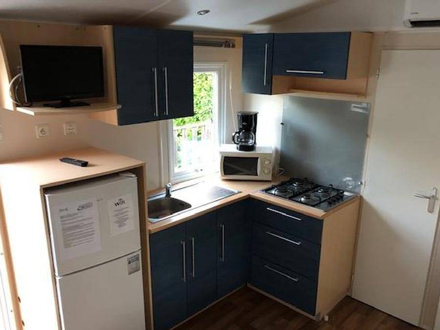 Camping Le Mas de L'isle - Mobilheim 7 personen - Nevada 3 Zimmer - 32 m² - mit Klima + Tv - überdachte Terrasse auf 16 m² - -. in Lunel, Mittelmeerküste (Frankreich)