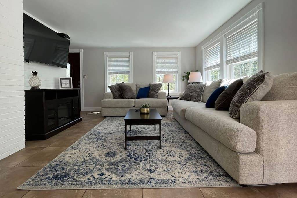 Upscale, Dog friendly, Perfect for Families, Games, Hot tub in Conway, Cranmore Mountain Resort