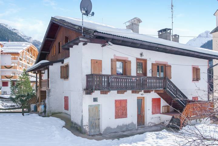 Apartamento entero, Amplio apartamento "Cesa Crepaz" con vistas a la montaña, Wi-Fi y jardín in Canazei, Dolomiti Superski