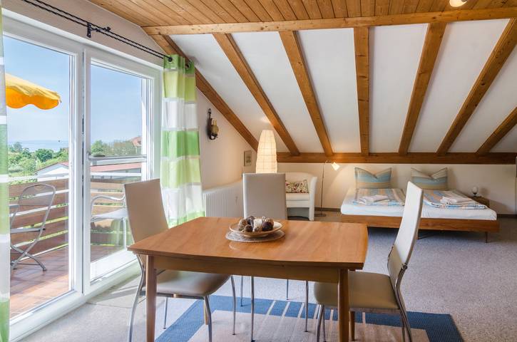 Ferienwohnung für 3 Personen, mit Balkon und Seeblick