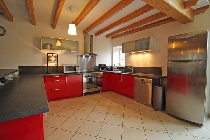 Gîte pour 13 personnes, avec sauna et piscine ainsi que terrasse et jardin, animaux acceptés à Compreignac - 4