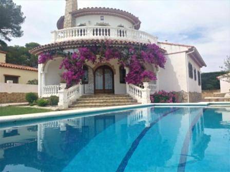 Villa für 8 Personen, mit Balkon und Terrasse sowie Garten und Pool