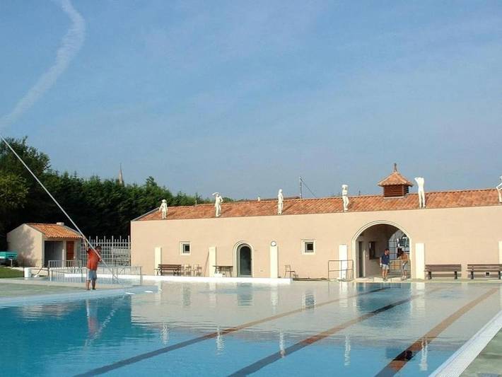 Location de vacances pour 4 personnes, avec piscine à Verteillac