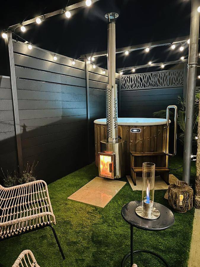 Location de vacances pour 4 personnes, avec terrasse et jacuzzi à Saint-Laurent-d'Andenay