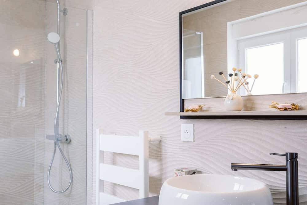 The romance of a luxury suite... Discover the Alsace region, land of the 3 borders in Hésingue, Mulhouse region