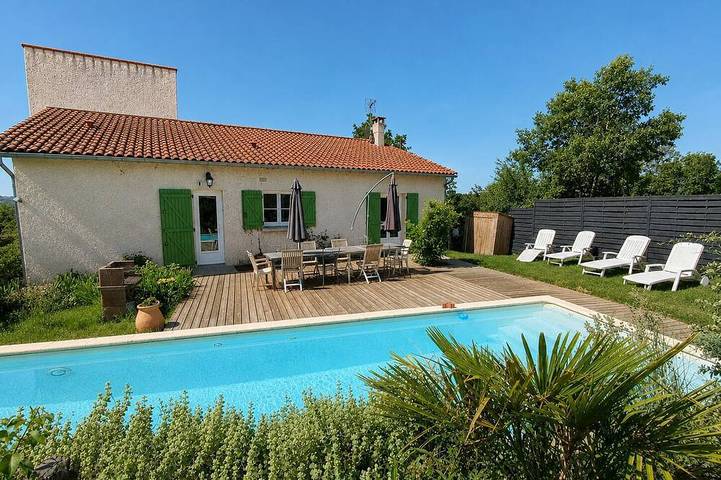 Location de vacances pour 14 personnes, avec Terrasse et Jardin à Castelnau-de-Lévis