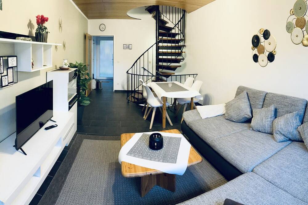 Ganze Wohnung, Gemütliche Ferienwohnung (88 qm) für bis zu vier Personen mit großzügigem Balkon in Silbach, Winterberg