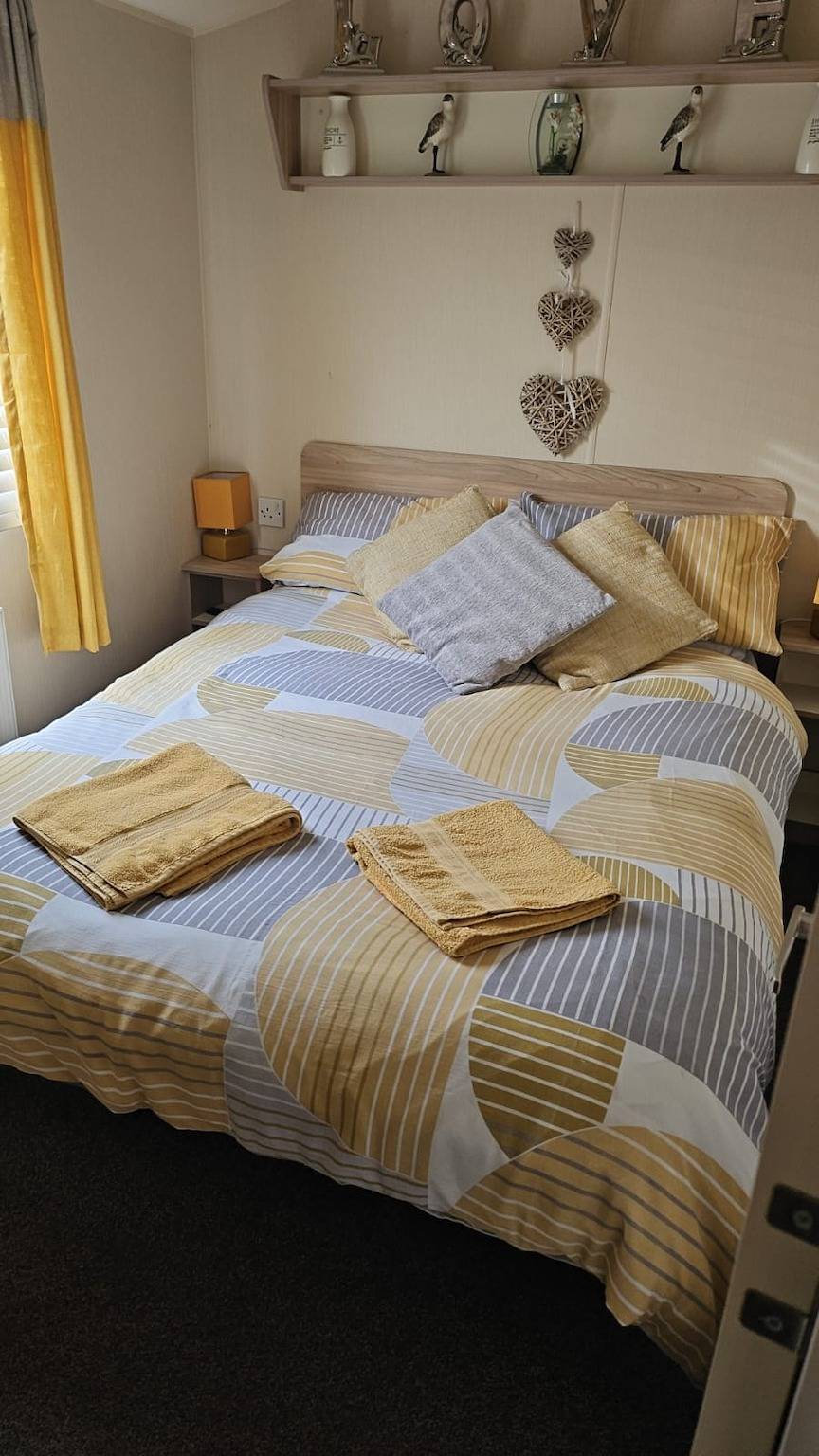 3 Bed Caravan - Sleeps 6 - Pets - Parking - Wifi in Ingoldmells, Lincolnshire