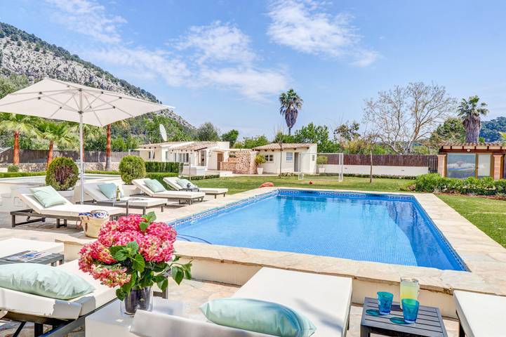 Villa für 10 Personen, mit Terrasse und Garten in Pollença