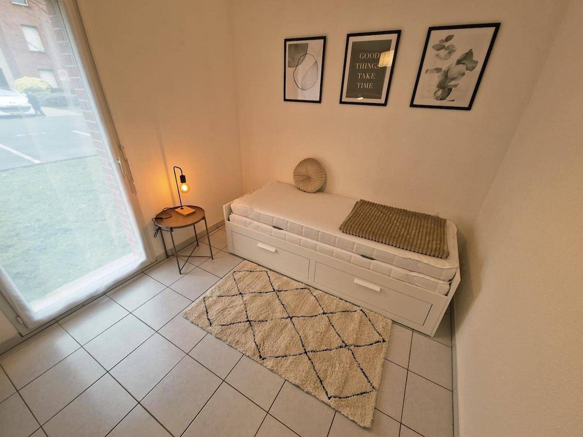 Appartement entier, Le Clair de Lune Elegant T3 with Private Parking in Maubeuge, Avesnes-sur-Helpe