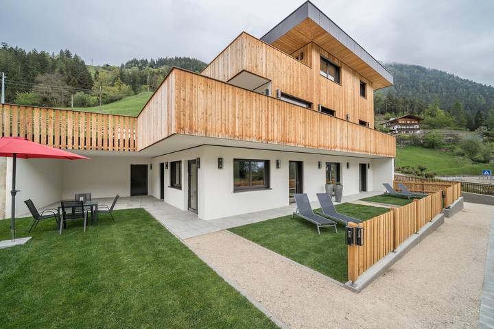 Ganze Wohnung, Ferienwohnung 'Alpreid Moderne Tanne' mit Bergblick, Garten & Wlan in St. Pankraz, Ortleralpen