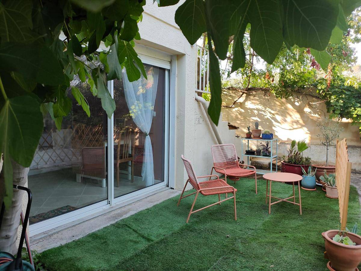 Appartement entier, One-Bedroom Apartment in Pujaut, Région de Nîmes