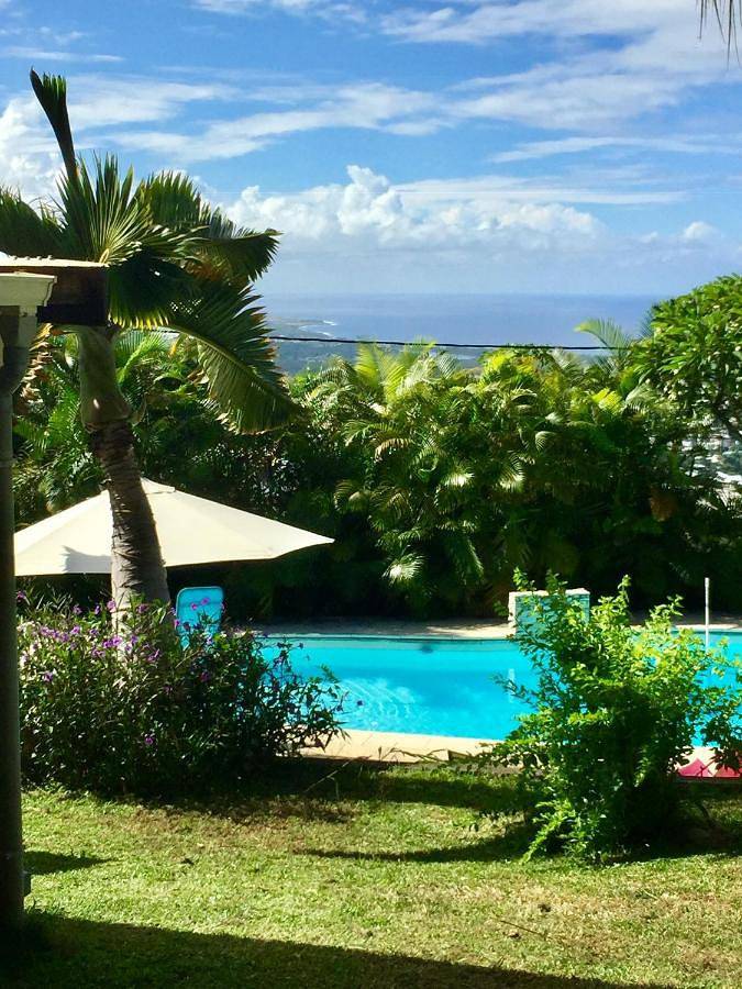 Location de vacances pour 6 personnes, avec jardin ainsi que piscine et vue à L'Étang-Salé - 3