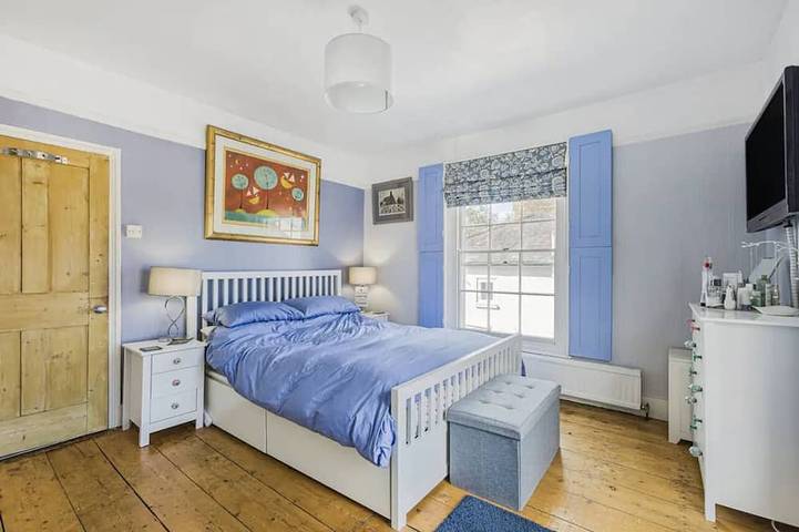Georgian 4 bed historic house,100m City Centre w/ garden & private parking in Hertfordshire